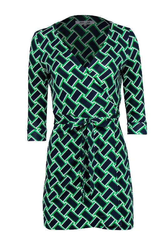 Diane von Furstenberg - Navy, Green & White Print Quarter Sleeve Silk Wrap Dress Sz 2 Fashionable unclassified dresses