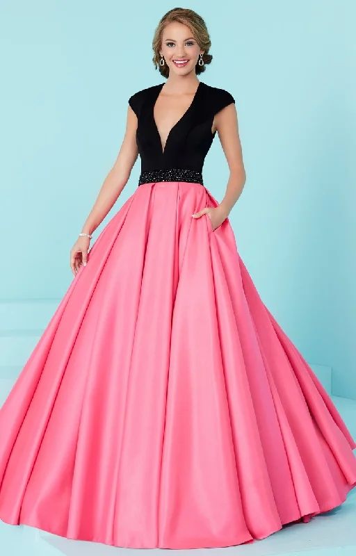 Black/Peony Pink